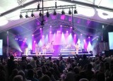 17_Veranstaltungszelt_Blick-auf-die-Bühne